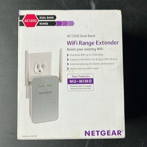 Netgear AC 1200 dual band wifi range extender.